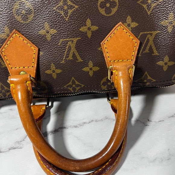 EUC Louis Vuitton Monogram Speedy 25 - Picture 9 of 15